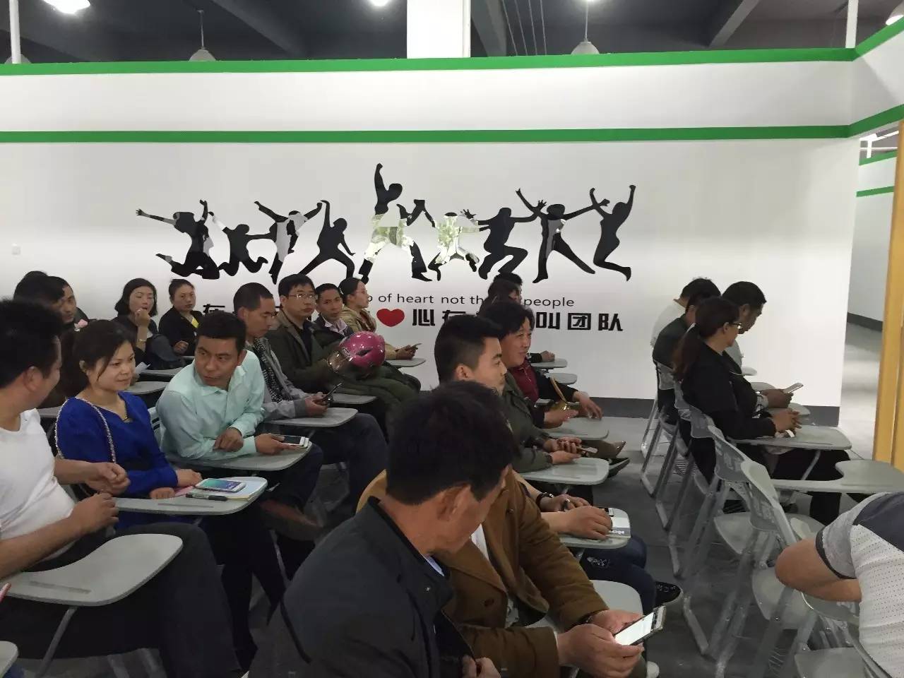 创业与数字技能双引擎 秦南镇开启电子商务暨计算机技术培训新篇章